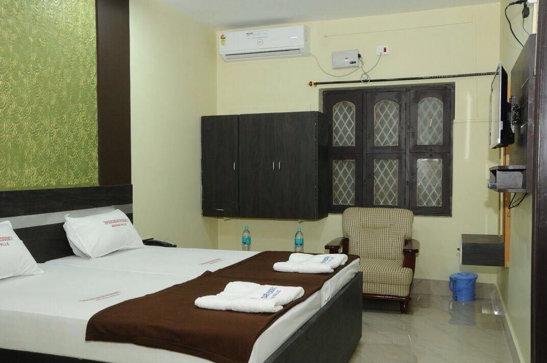 Hotel Tripura Sundari Residency Madanapalle Exterior foto