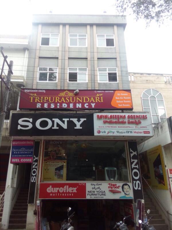 Hotel Tripura Sundari Residency Madanapalle Exterior foto
